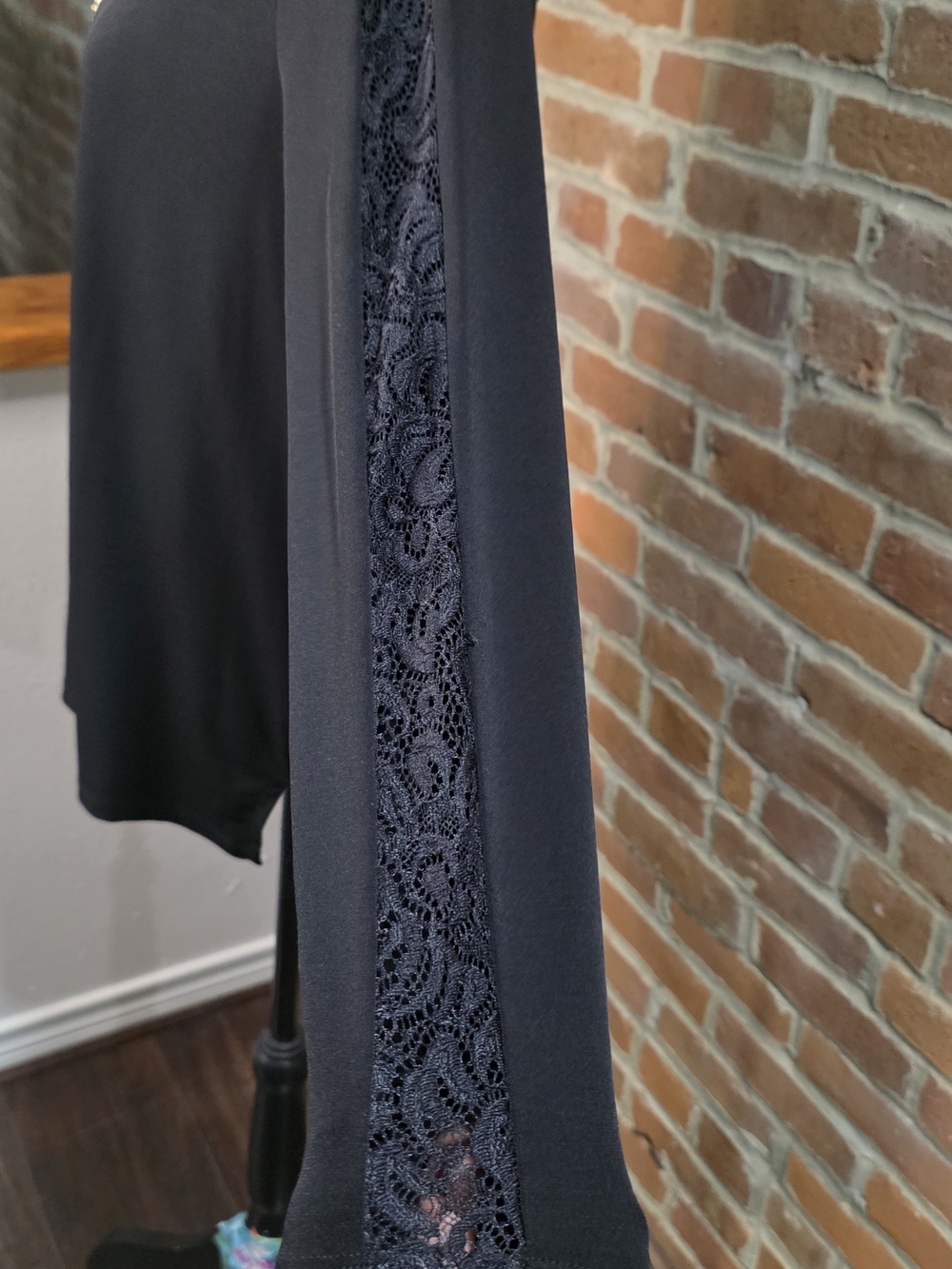 Michael Kors Black Lace Sleeve Yoke Blouse Size S Gold Chain Accent Split V Neck - Picture 3 of 7